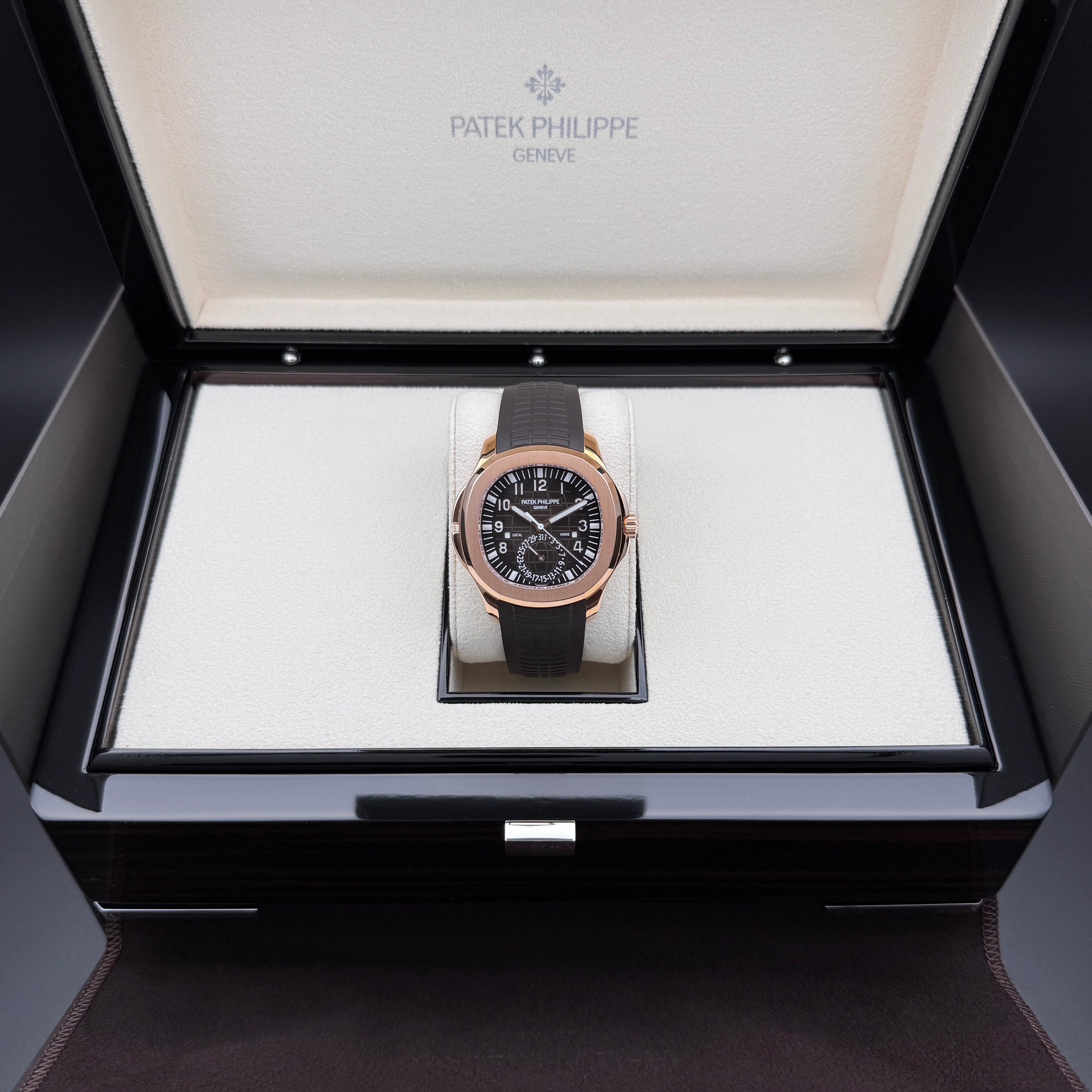 Patek Philippe Aquanaut Travel Time 40.8mm <tc>Rosegold</tc>